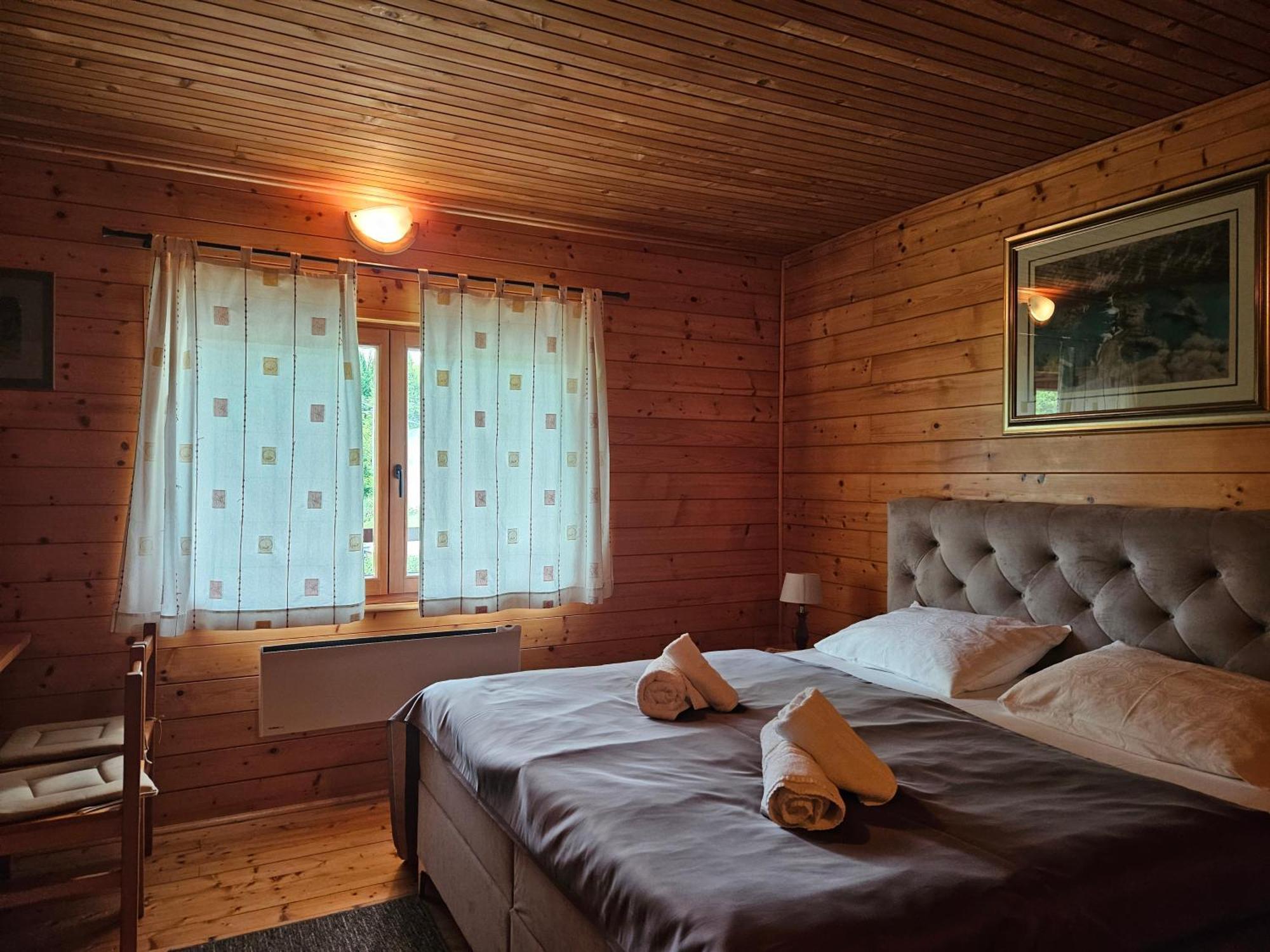 Apartment Mreznicka Kuca Duga Resa Buitenkant foto